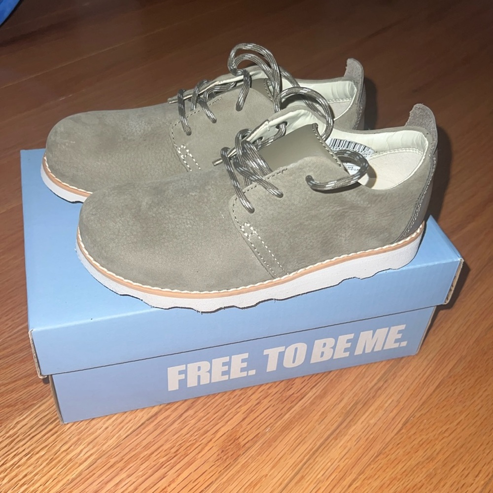 Clarks Crown Park Khaki Leather